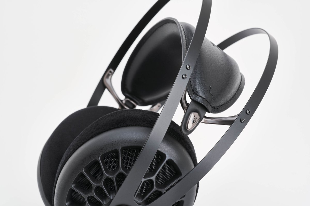 Meze Audioが打ち出す待望の入門モデル。開放型ヘッドホン「105 AER