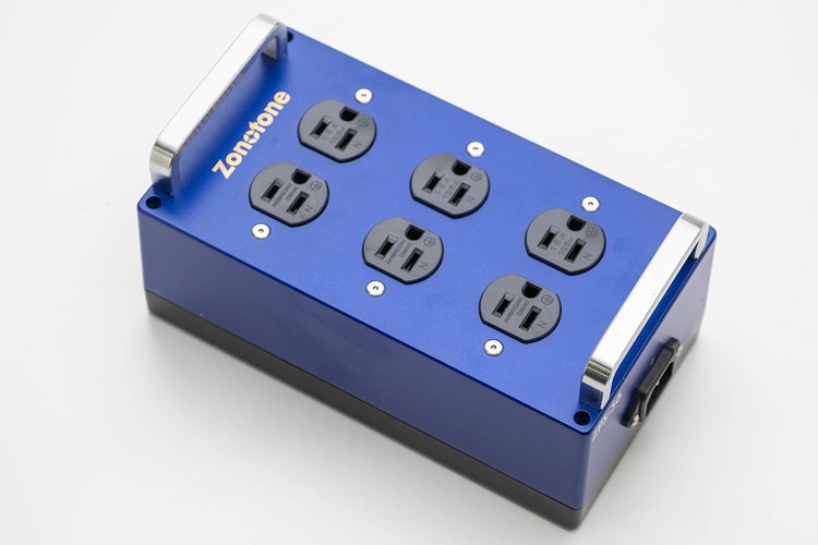 ミニレビュー】ブルーも鮮やかなゾノトーンの6口電源ボックス「ZPS-S6