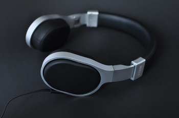 レビュー】KEF初のヘッドホン「M500」／イヤホン「M200」最速