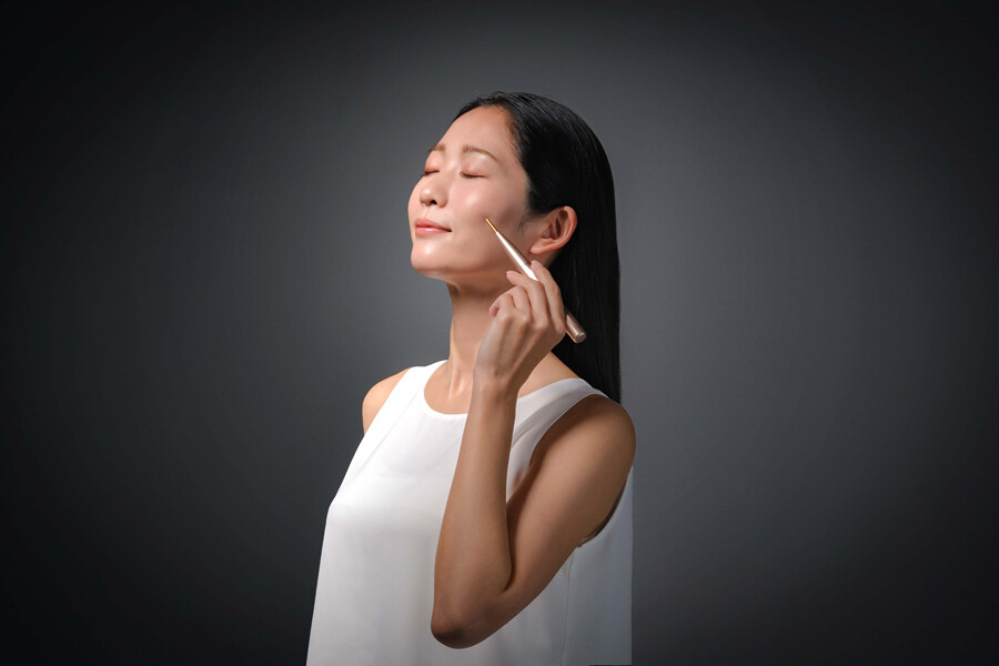 EMSで鍛えてあげる 健光浴®で美しく スティック型美容器 「ファイテン