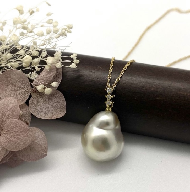 白蝶真珠バロックパールペンダント 南洋真珠 14mm シルバーホワイト