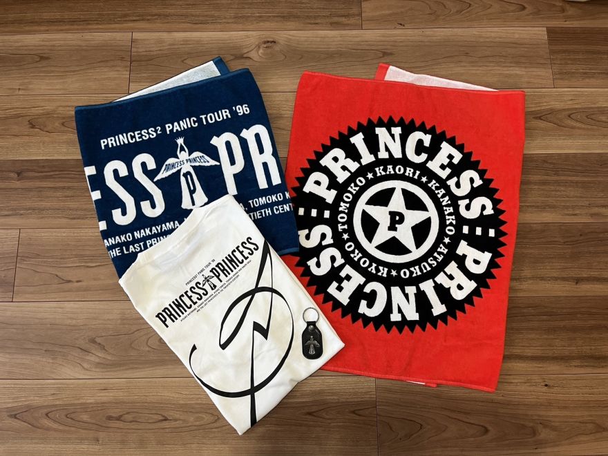 復刻グッズ販売】1996年の解散ツアー時のレプリカ・グッズ4点を上映
