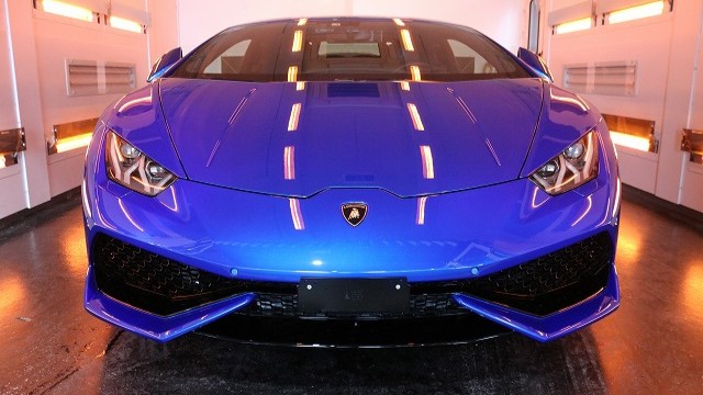 p*o様 ガラス製置物ランボルギーニ 創立60周年を迎えたランボルギーニ