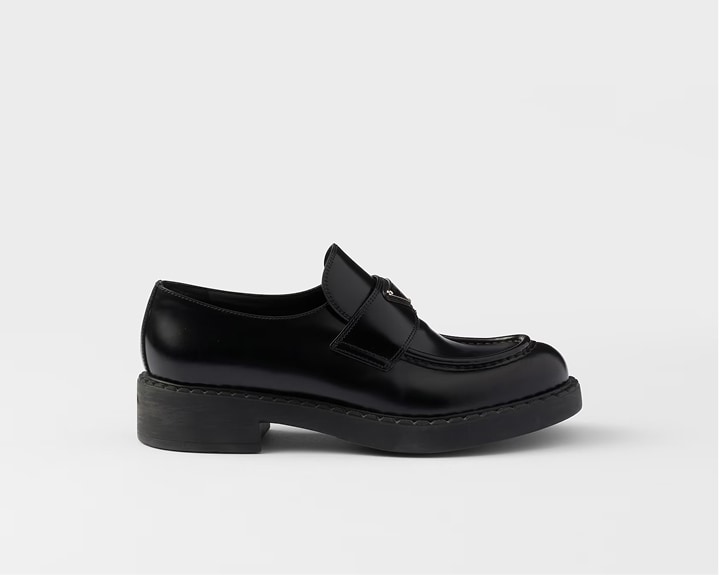 ブラック プラダ モノリス パテントレザー ローファー | PRADA