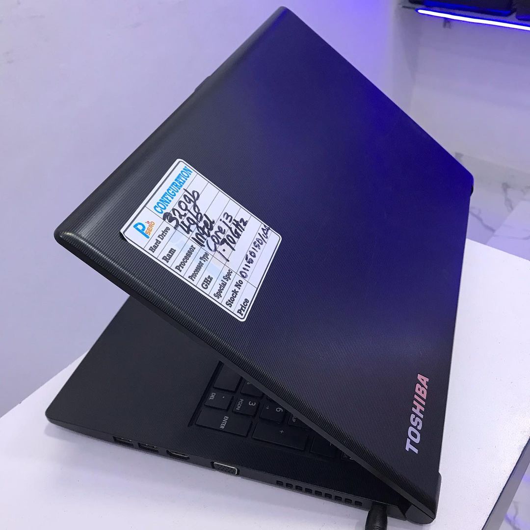 Flat Toshiba Satellite Pro R50-B Laptop - Intel Core i3 - 4GB Ram