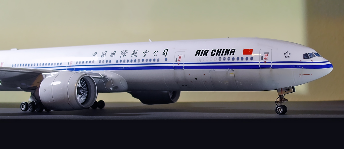 1/200 Hasegawa Boeing 777-300ER Air China – Rocast Models
