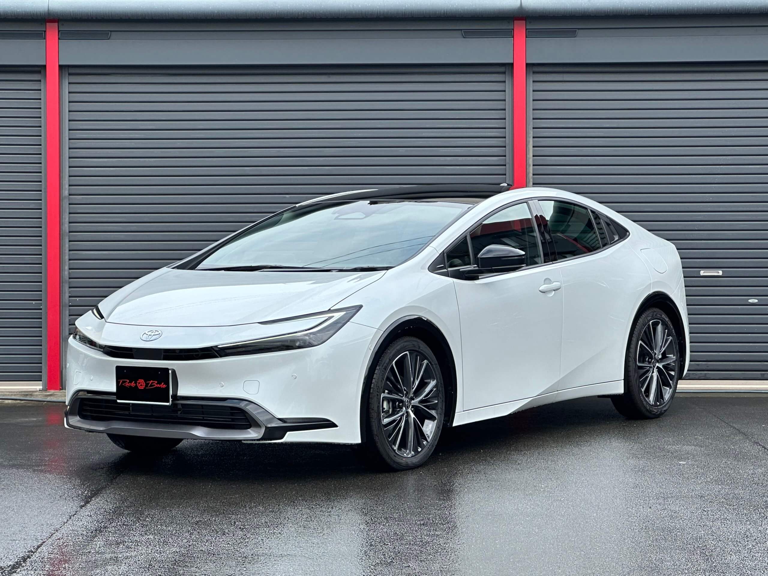 新型 プリウス Z 入庫しました☆ | ロックボデーマガジン