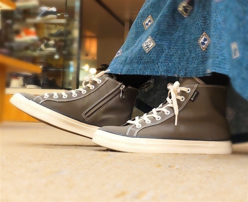 雨の日もOKな、ハイカットスニーカー | 株式会社リーガル