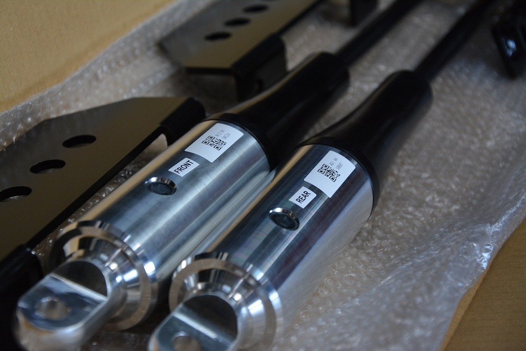 MCB 前後をアバルトに取付モーションコントロールビームforアバルト595