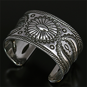 ナバホ族 Clendon Pete 1 1/2” リポウズ バングル 【送料無料】