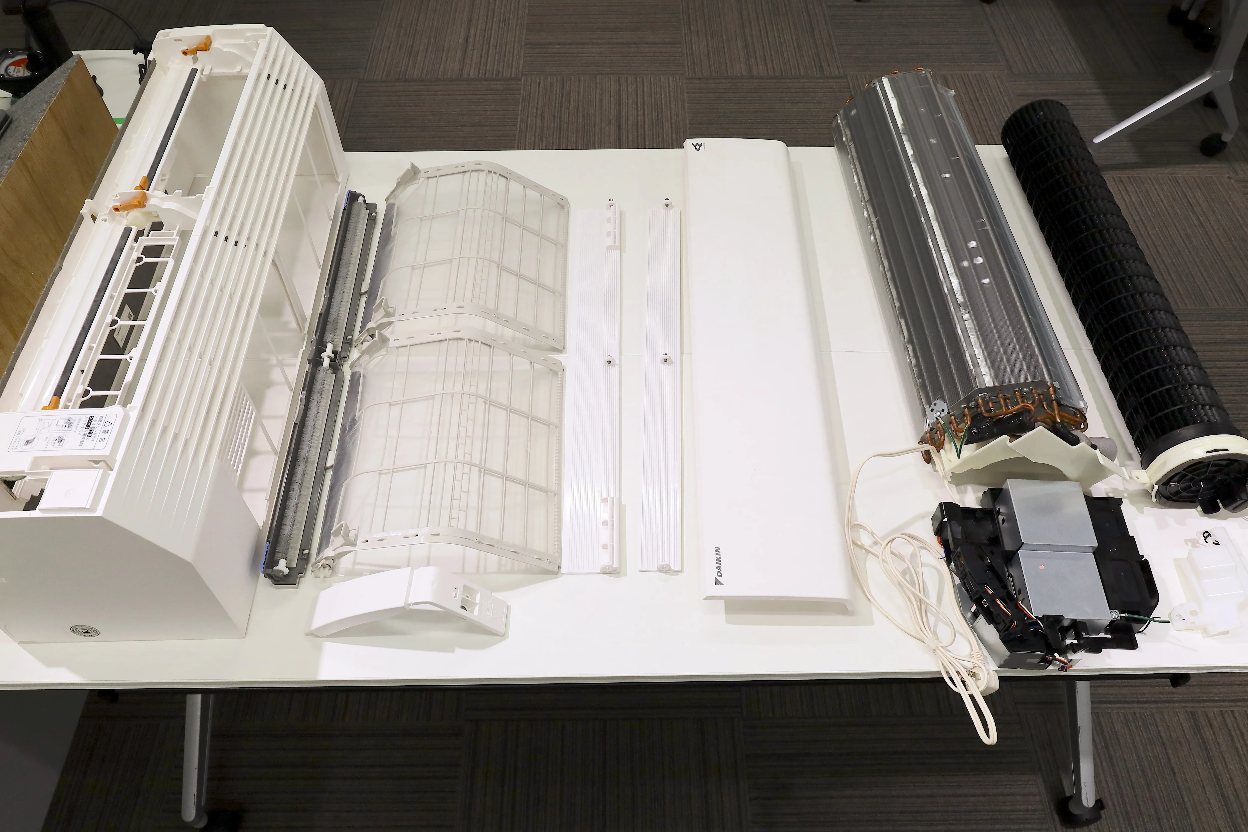 予約の取れない大人気イベント！ダイキン工業の「エアコン分解（大人