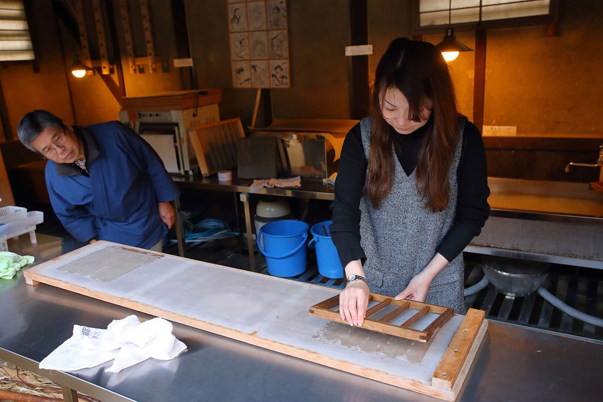 紙漉き体験／紀州高野紙伝承体験資料館「紙遊苑」｜｜和歌山県公式観光