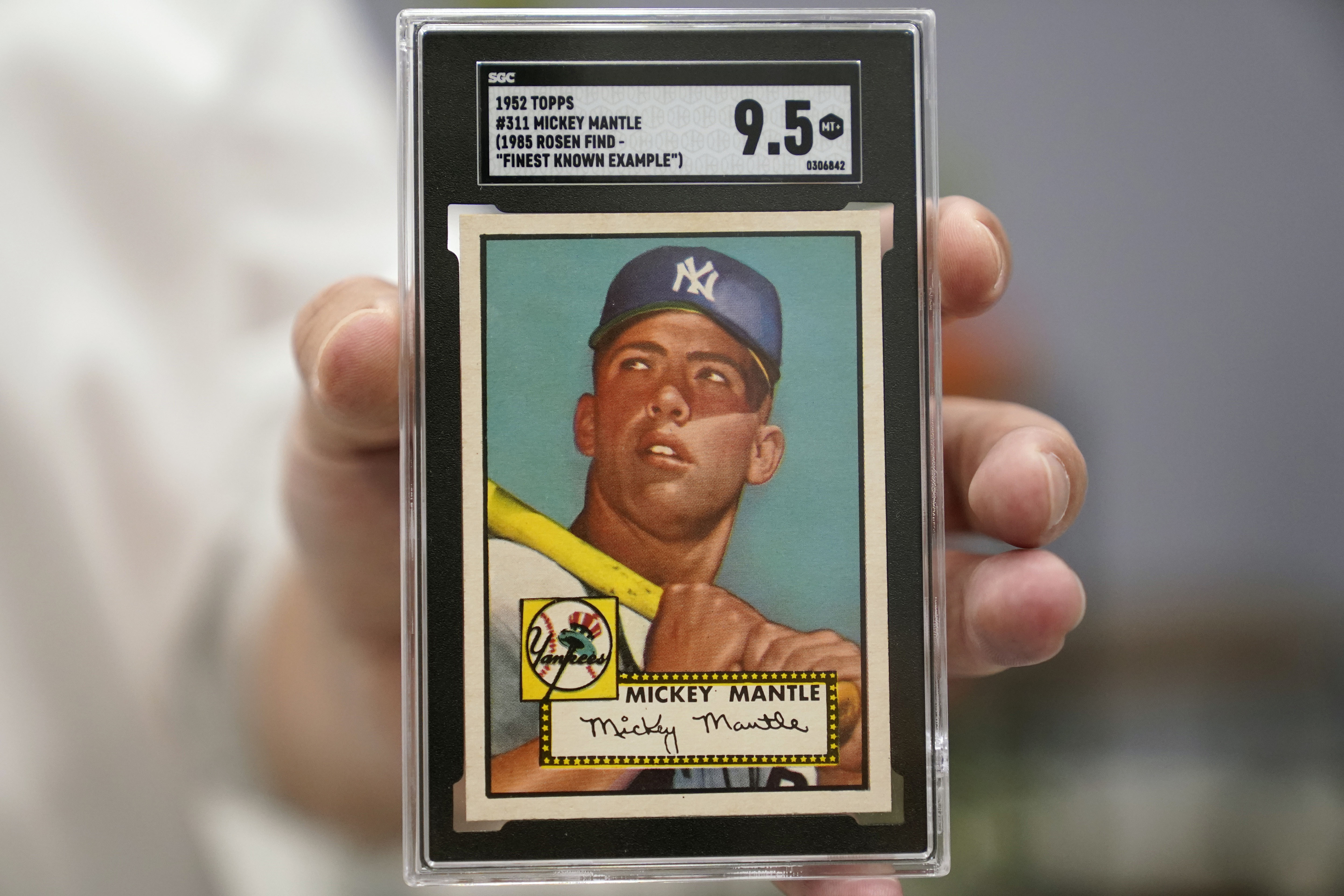 Mickey Mantle card breaks record, as sports memorabilia soar | WANE 15