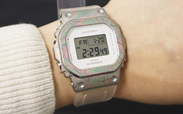 鉱石がモチーフのG-SHOCK40周年モデル「GM-S5640GEM-7JR」をレビュー