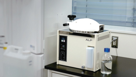 中古 高圧蒸気滅菌器（オートクレーブ）12L/KTR-2322/Z-01054-7 | シロ