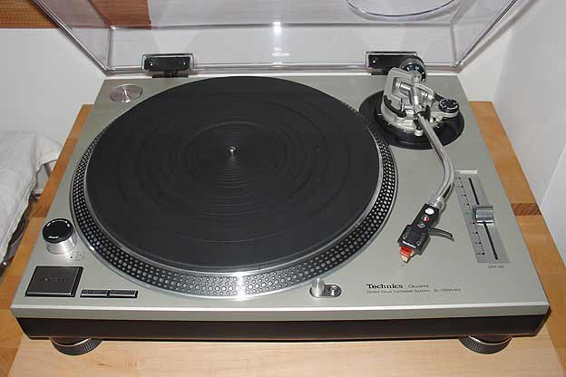 Technics SL-1200 MkII turntable - [English]
