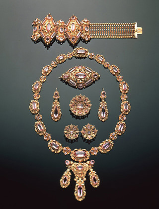 企画展「愛のヴィクトリアン・ジュエリー」 | 茨城県陶芸美術館