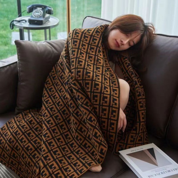 ブランド FENDI 毛布 掛けブランケット ひざ掛け フェンディ