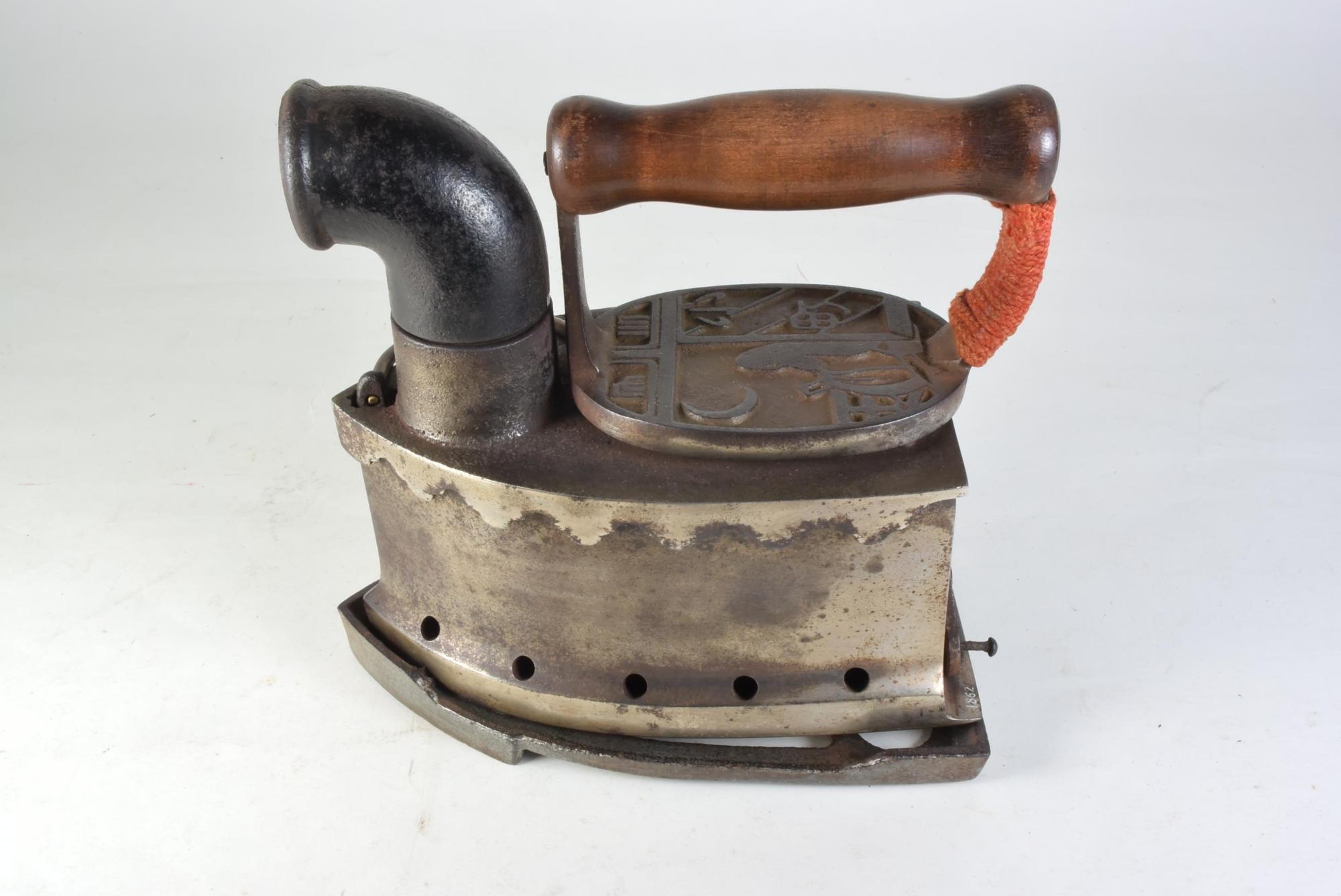 No.20「昔のアイロン」(歴史民俗資料館)／毛呂山町