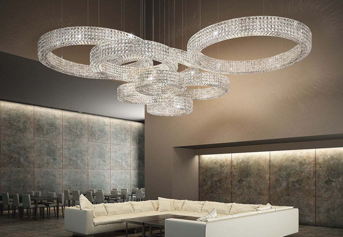 クリスタルガラスの輝きを、最大限に楽しめるシャンデリア4選