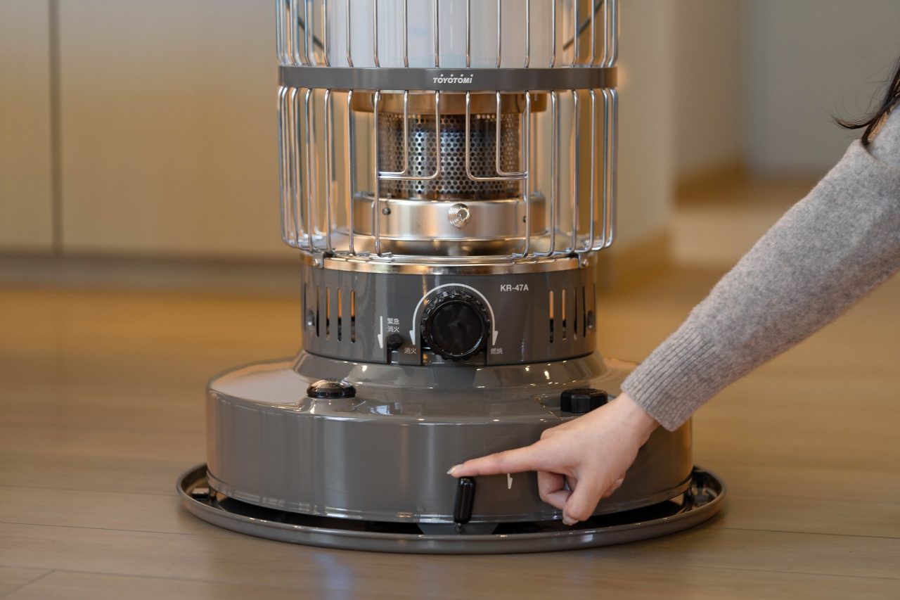 おしゃれで機能的な石油ストーブならトヨトミのKR−47A。ぴったりの五徳