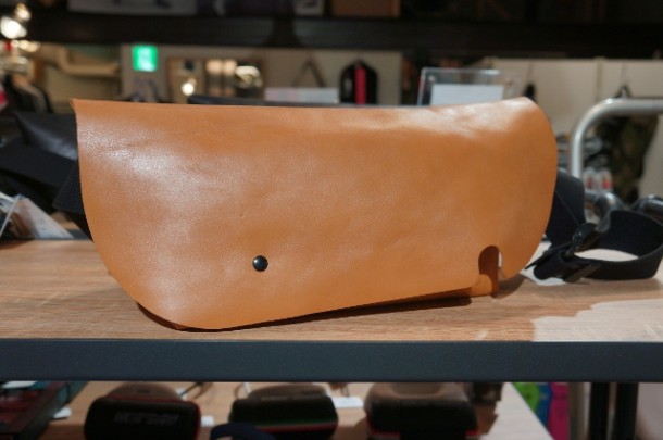 唯一無二のハンドメイド・レザーメッセンジャーバッグ【Uni&Co.】その