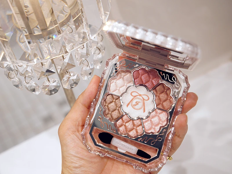 新作コスメ】〈JILL STUART(ジルスチュアート)〉のホリデー