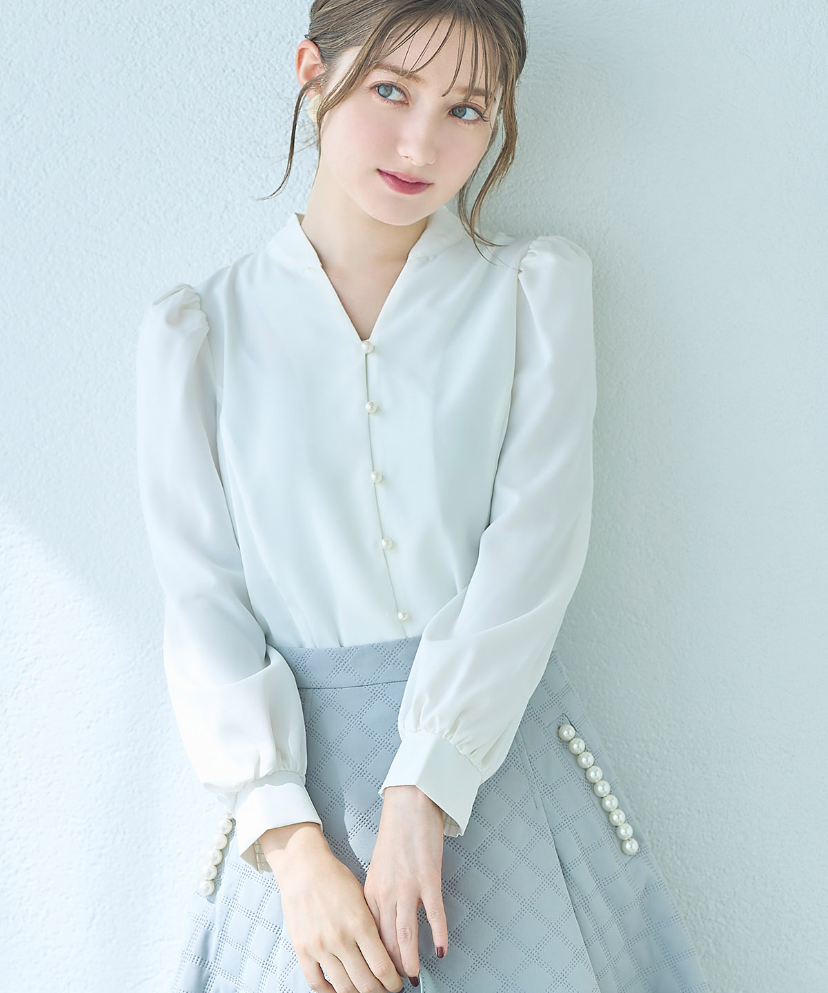 パール釦スタンドスキッパーブラウス