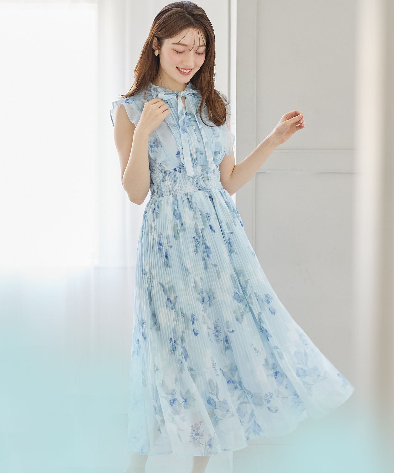 リボン付きウエストシャーリングフラワープリントプリーツワンピース