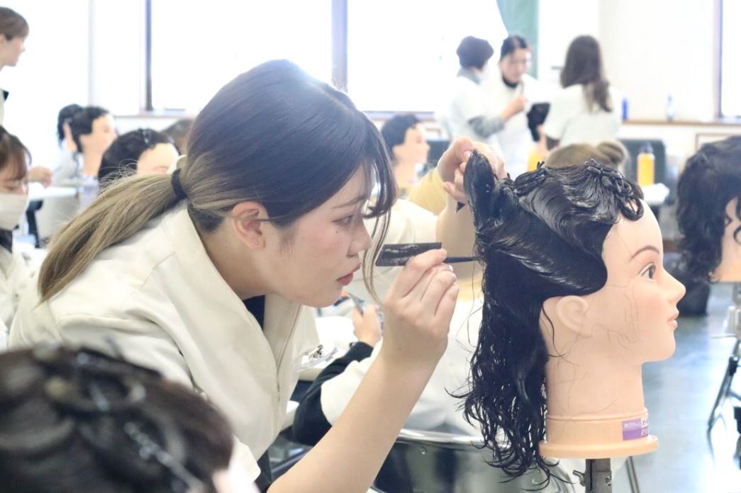 🌀👩🏻‍🦱美容科1年生美容実習👩🏻‍🦱🌀 | タカヤマアドバンス