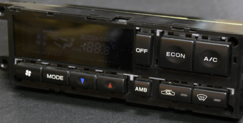 田中オートサービス R32スカイライン・エアコンスイッチ操作不良の修理