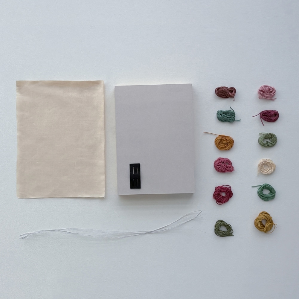 atelier de noraさんのボタニカル刺繍キット 「春の草花パネル