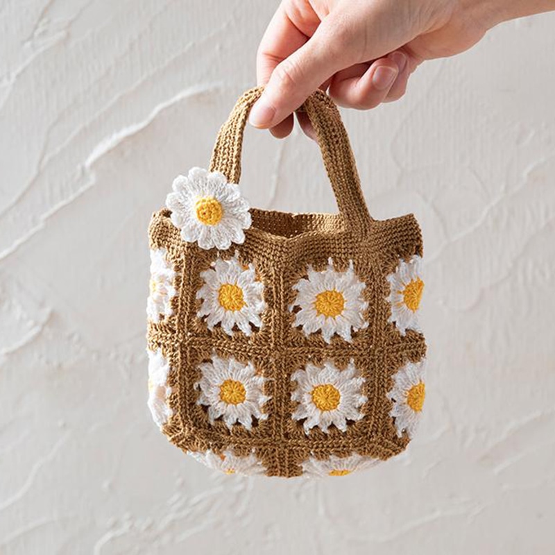 Lunedi777さんのかぎ針編みキット マーガレットのミニバッグとブローチ