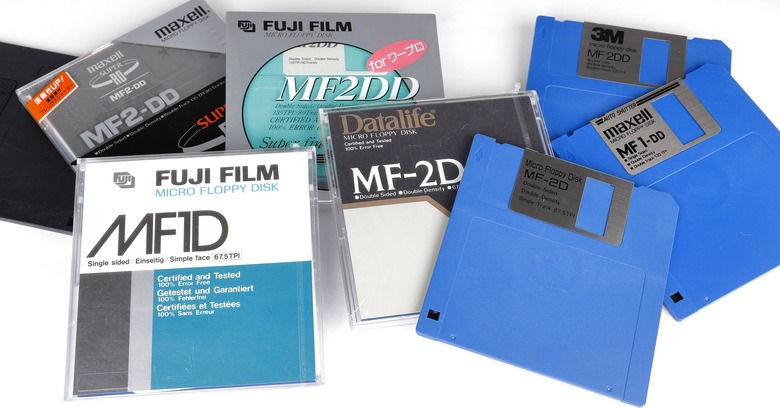 最初に標準規格化された3.5インチFD「倍密度マイクロフロッピー