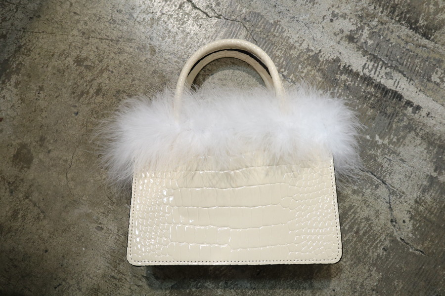 the virgins/ヴァージンズ】よりミニハンドフェザーヴァニティーバッグ