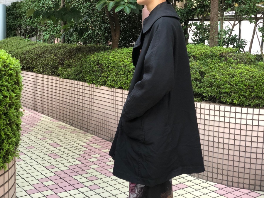 COMME des GARCONS/コムデギャルソン】から風格漂う黒のダブルコートの