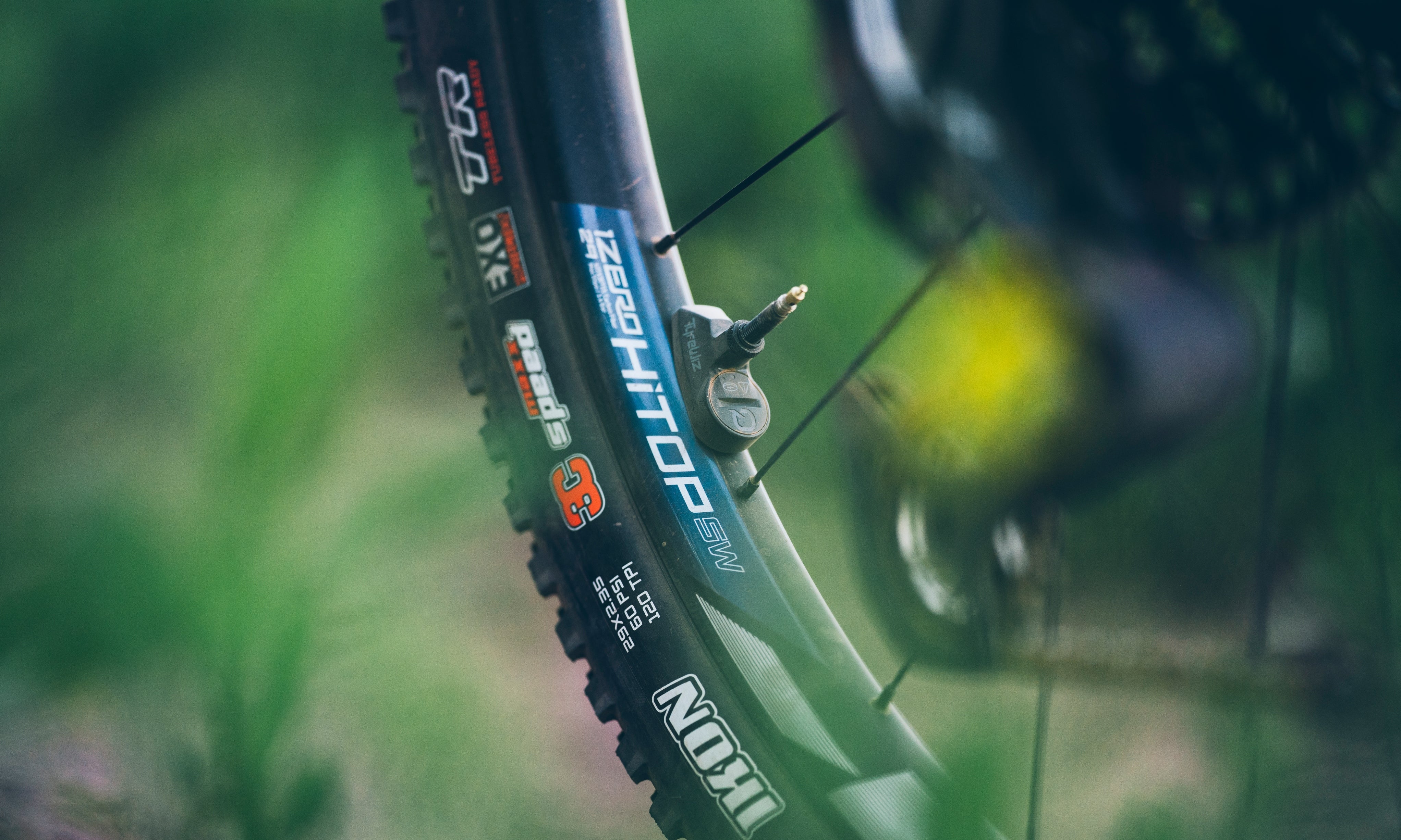 Zipp 1ZERO HITOP SW Review: The New Benchmark for Carbon XC Wheels
