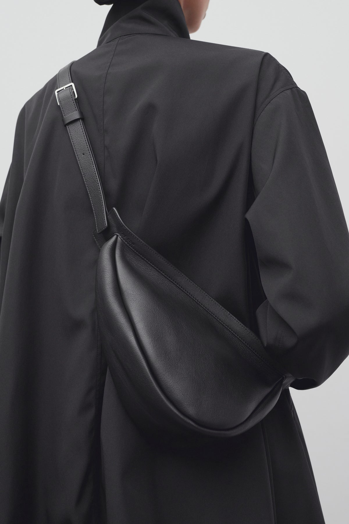 Small Slouchy Banana Bag Black – The Row