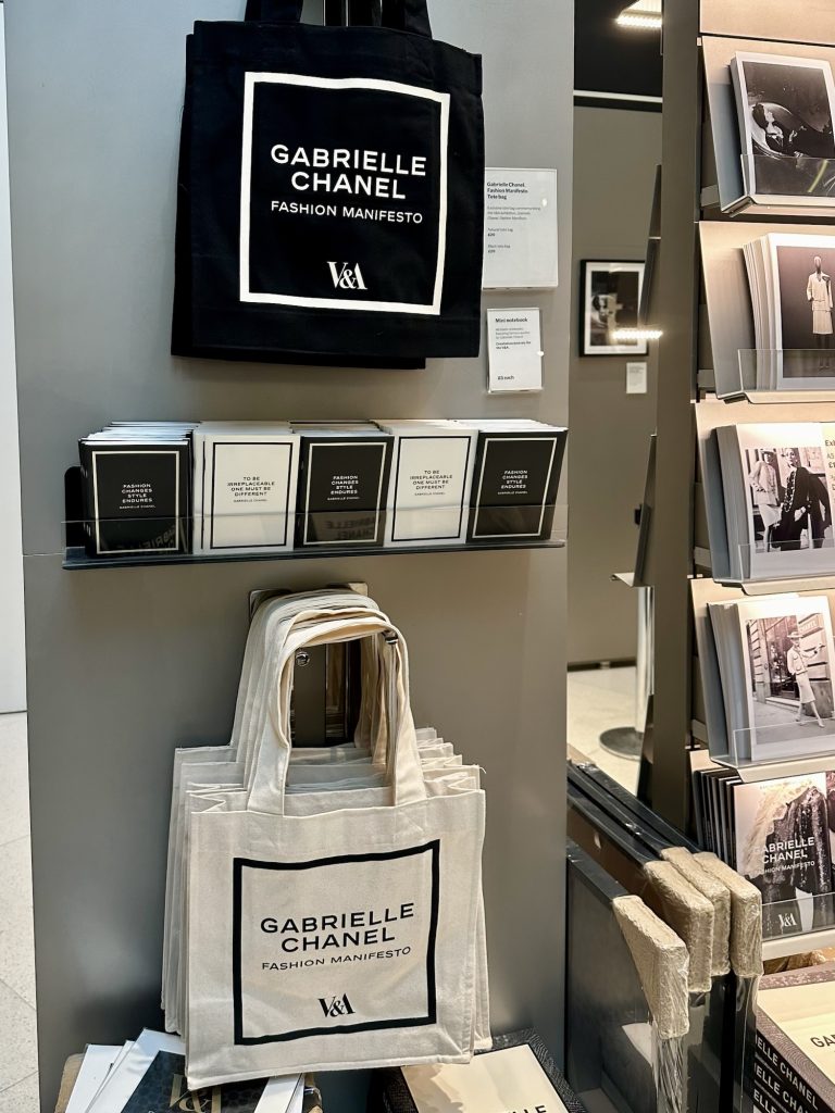 ヴィクトリア&アルバート博物館で開催中の「ガブリエル・シャネル展