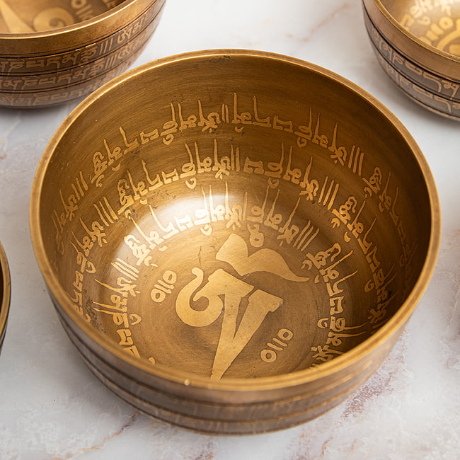 チャクラ シンギングボウルセット 彫り込み仕上 の通販[送料無料