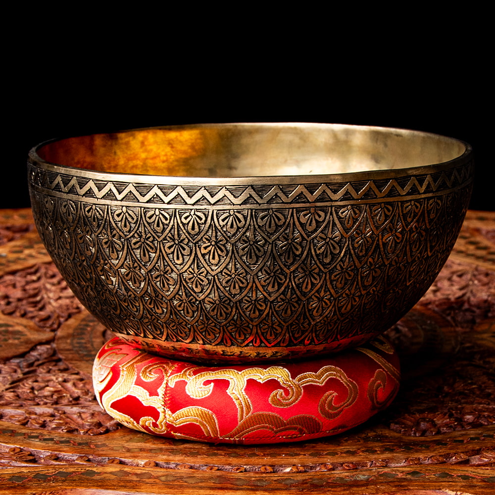 一点物】龍鱗柄 彫琢深彫仕上げ シンギングボウル 直径19cm程度 音階D#