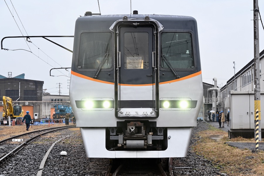 JR四国“新装”8000系、12月23日デビュー 2027年度までに計11本