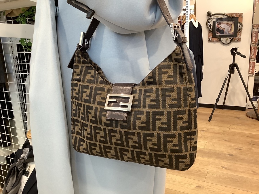 FENDI(フェンディ) ズッカ柄 ショルダーバッグが買取入荷しました