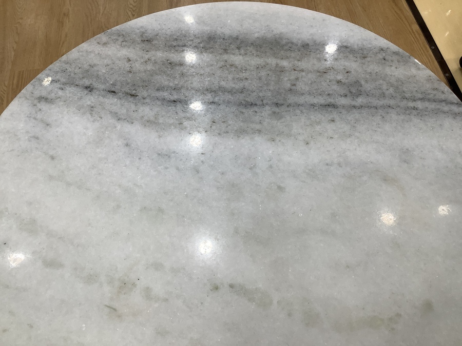 ZARA HOMEのオシャレな大理石のラウンドテーブルが入荷です！｜2022年