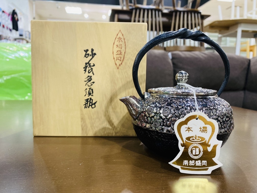本場盛岡！岩鋳 南部鉄器 砂鉄急須瓶 清末作が買取入荷致しました