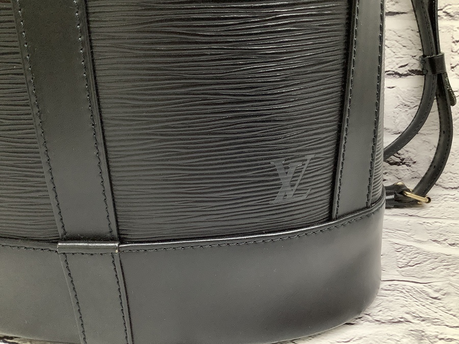 LOUIS VUITTON(ルイヴィトン)からエピのワンショルダーバッグ