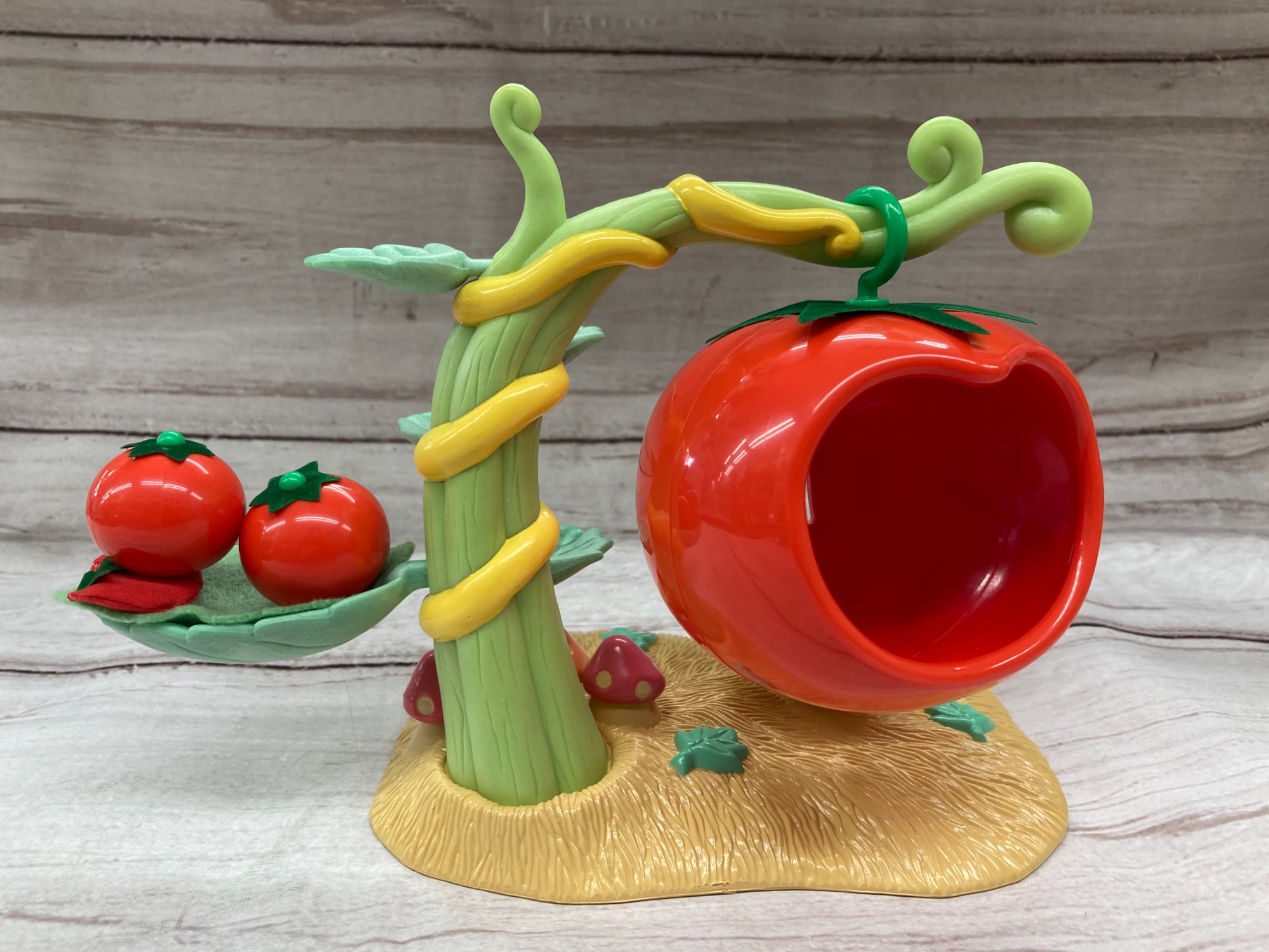 シルバニアファミリーよりおとぎの国シリーズ『眠りの森のトマト』が