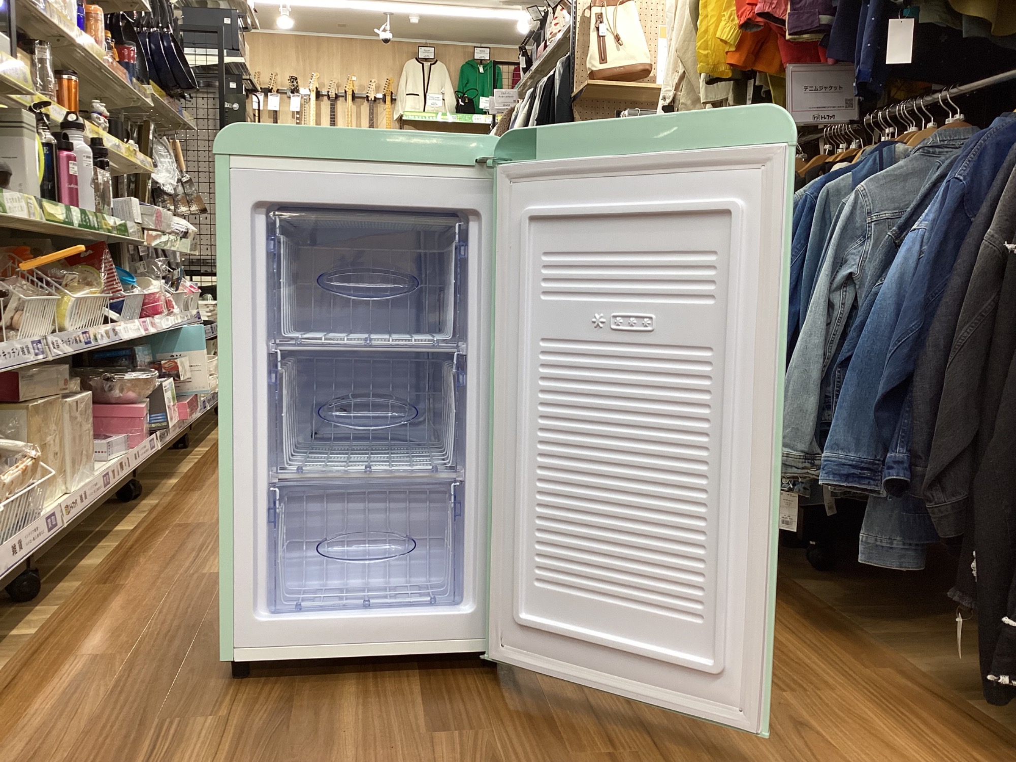 1ドアレトロ冷蔵庫 GRAND-LINE レトロモダン冷凍庫 ARE-F60LGを入荷