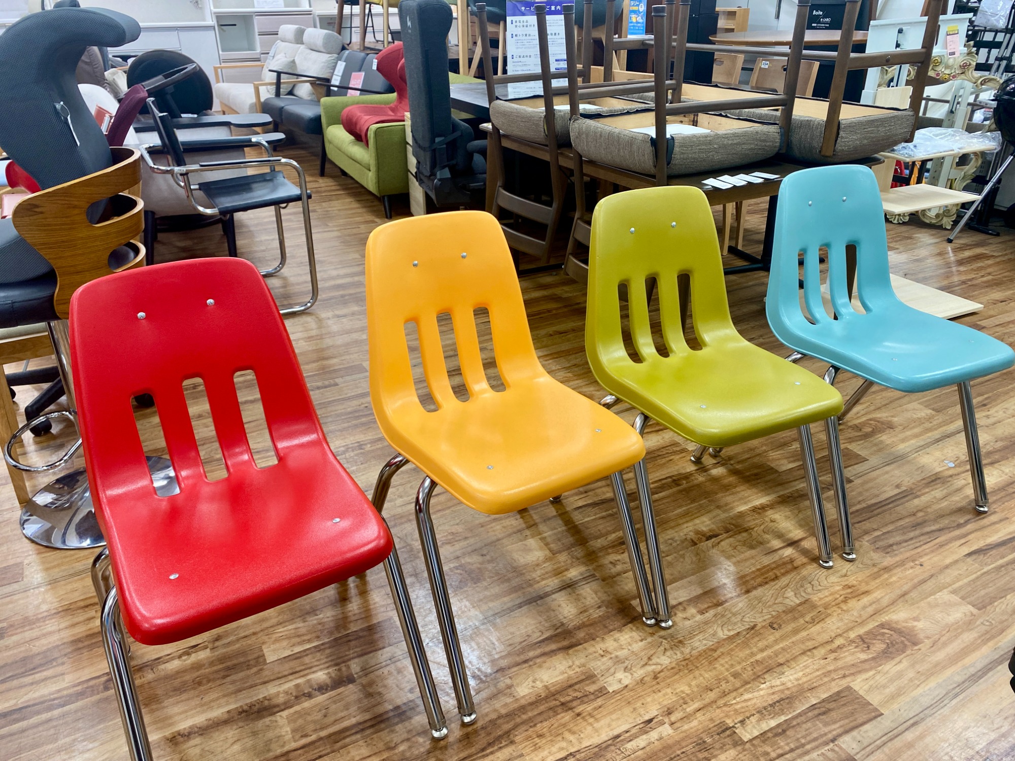 ロサンゼルス発☆】VIRCO(ヴァルコ)のスタッキングチェアをご紹介