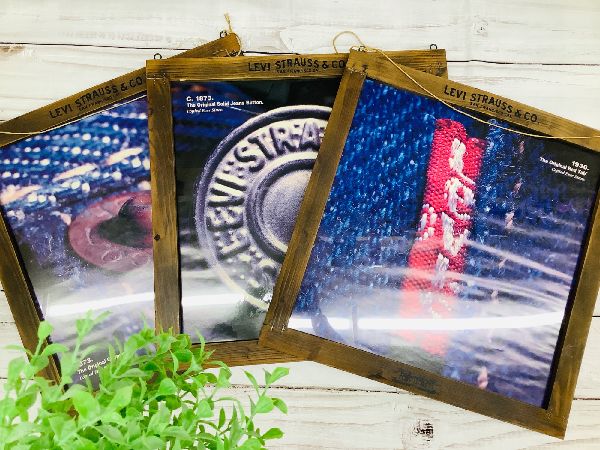LEVI'S / リーバイス】販促看板 木製フレーム3種が入荷いたしました